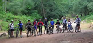 grupo de 11 ciclistas