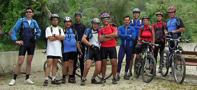 grupo de ciclistas