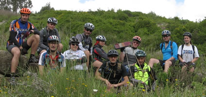 foto do grupo de ciclistas junto da sada o tnel de belas