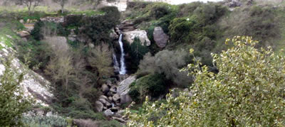 foto de uma cascata perto do Fao