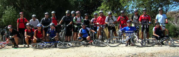 Grupo de pedaladores junto da Malveira