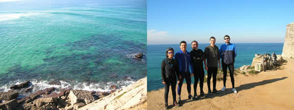 duas fotos dos ciclistas junto ao mar com vista sobre o mar