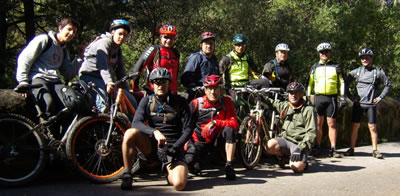 foto do grupo de ciclistas algures perto de Belas