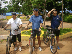 o grupo de amigos portuguese nas suas bicicletas